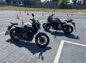 Motocykle szkoleniowe OSK Łukasz Kołdys na placu manewrowym
