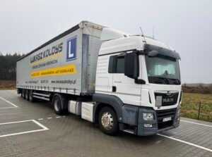 Ciągnik Siodłowy z naczepą do szkolenia kursantów na kategorię C+E