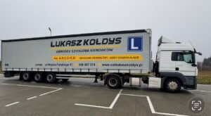 Ciągnik Siodłowy z naczepą do szkolenia kursantów na kategorię C+E