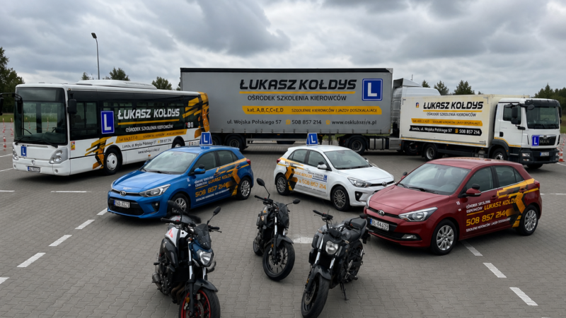 Pojazdy ośrodka szkolenia kierowców Łukasz Kołdys na placu